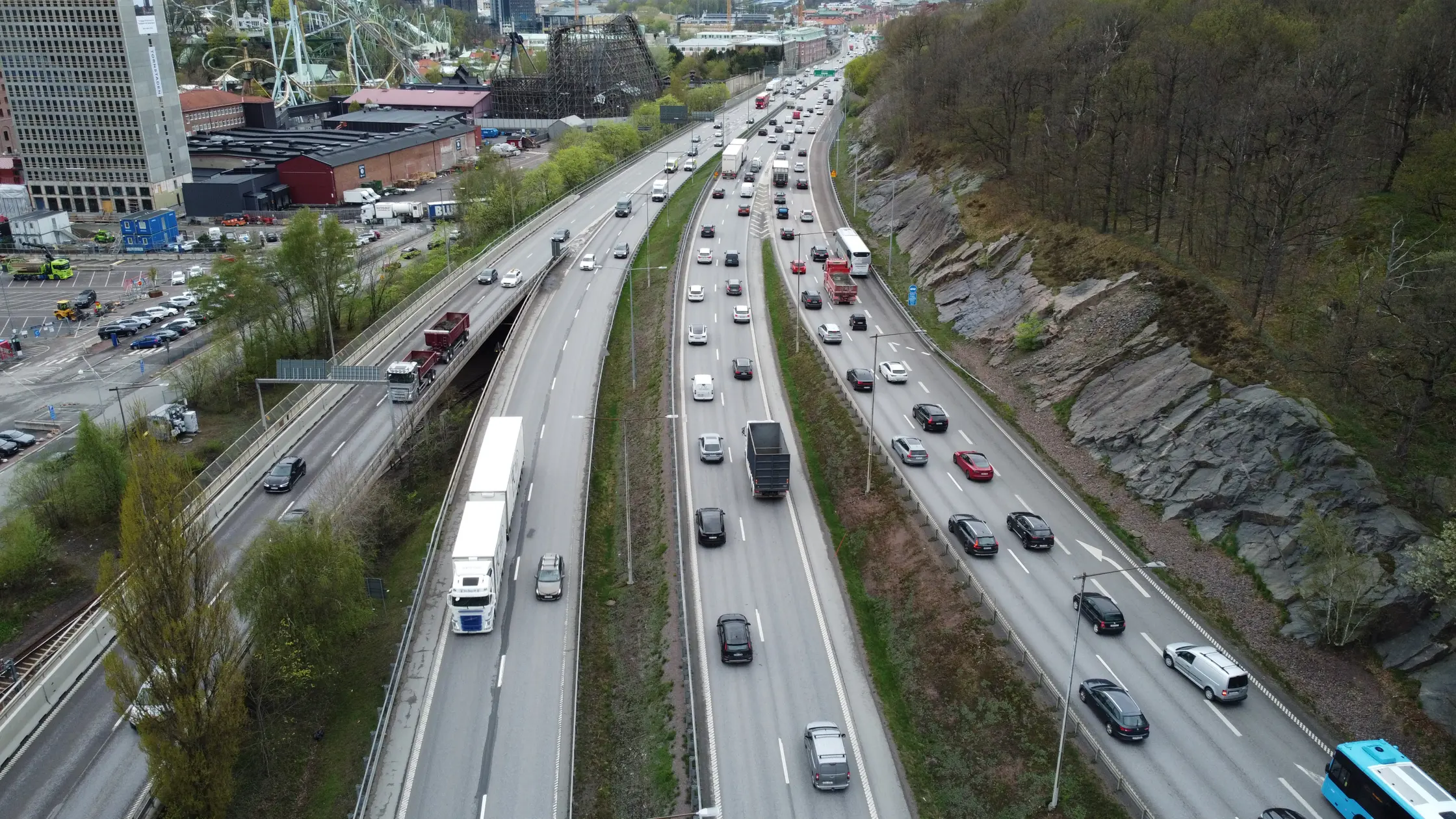 Drönarbild över E6 i höjd med Kallebäcksmotet